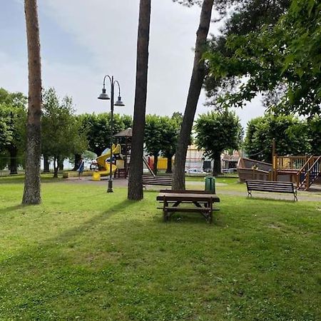 Apartmán La Casa Nel Borgo Angera Exteriér fotografie