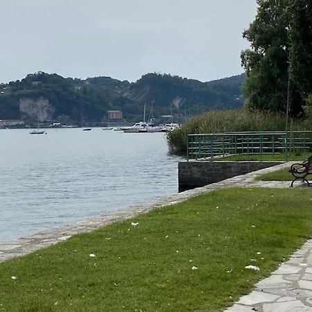 Apartmán La Casa Nel Borgo Angera Exteriér fotografie