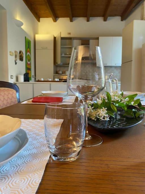 Apartmán La Casa Nel Borgo Angera Exteriér fotografie