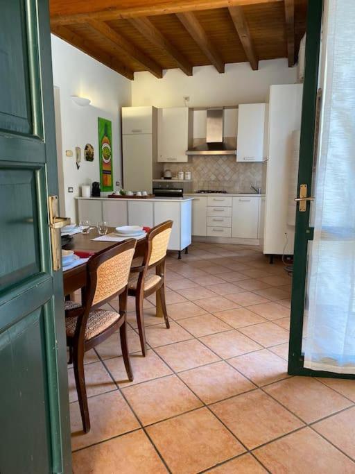 Apartmán La Casa Nel Borgo Angera Exteriér fotografie