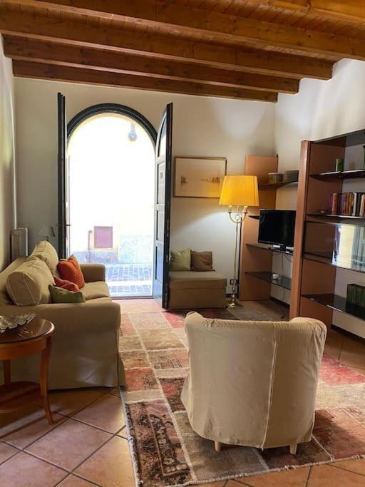 Apartmán La Casa Nel Borgo Angera Exteriér fotografie