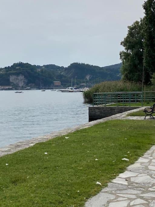 Apartmán La Casa Nel Borgo Angera Exteriér fotografie