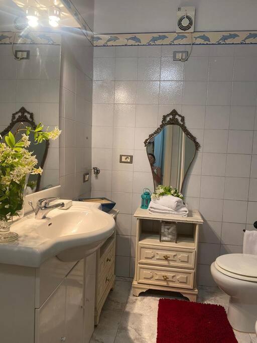 Apartmán La Casa Nel Borgo Angera Exteriér fotografie