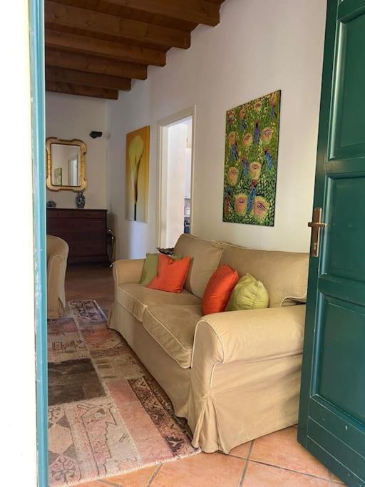 Apartmán La Casa Nel Borgo Angera Exteriér fotografie