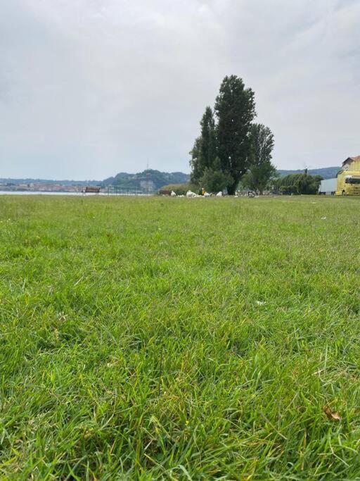 Apartmán La Casa Nel Borgo Angera Exteriér fotografie